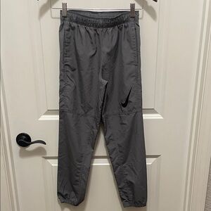 Nike Charcoal Lightweight Jogger Pants boys size Medium
